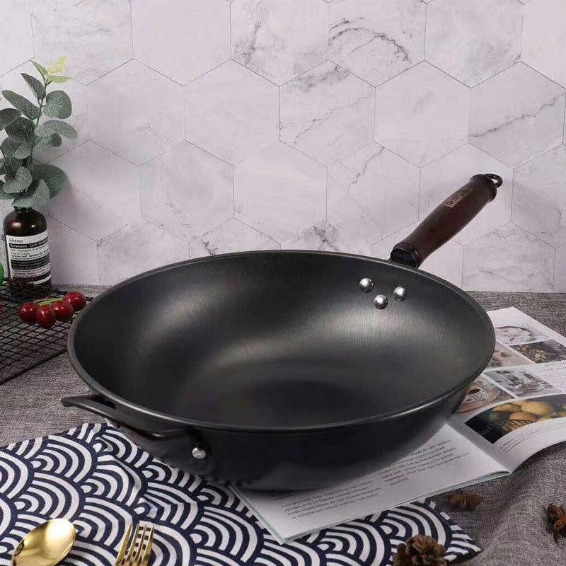 12.6-Inch Fine Iron Wok, Genuine Stainless Steel Without Coating, with High-Quality Wooden Handle, Comfortable to Hold, Heat-Resistant And Anti-Slip, Suitable for Gas Stove, Ideal for Outdoor Cooking, Kitchen And Dining Room Use